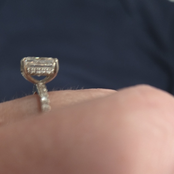 Maxine of Hollywood Silver Sparkling Ring - Picture 2 of 4